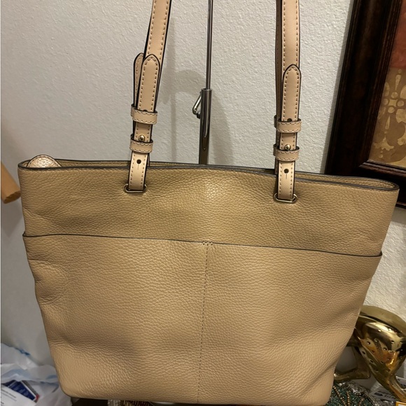 Michael Kors Soft Leather Sand colorTote.HandlesareExcellant LeatherVachetta.EUC - Picture 7 of 11